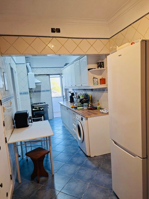 Aluguer de quarto em Cacilhas junto a transportes publicos