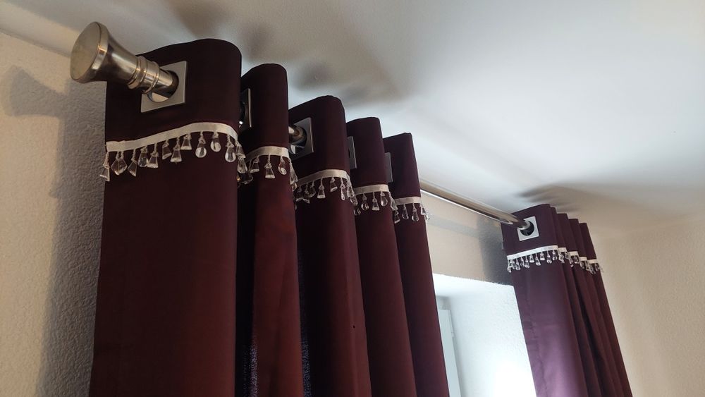 Przelotki, zasłony zaciemniające w kolorze fioletowym