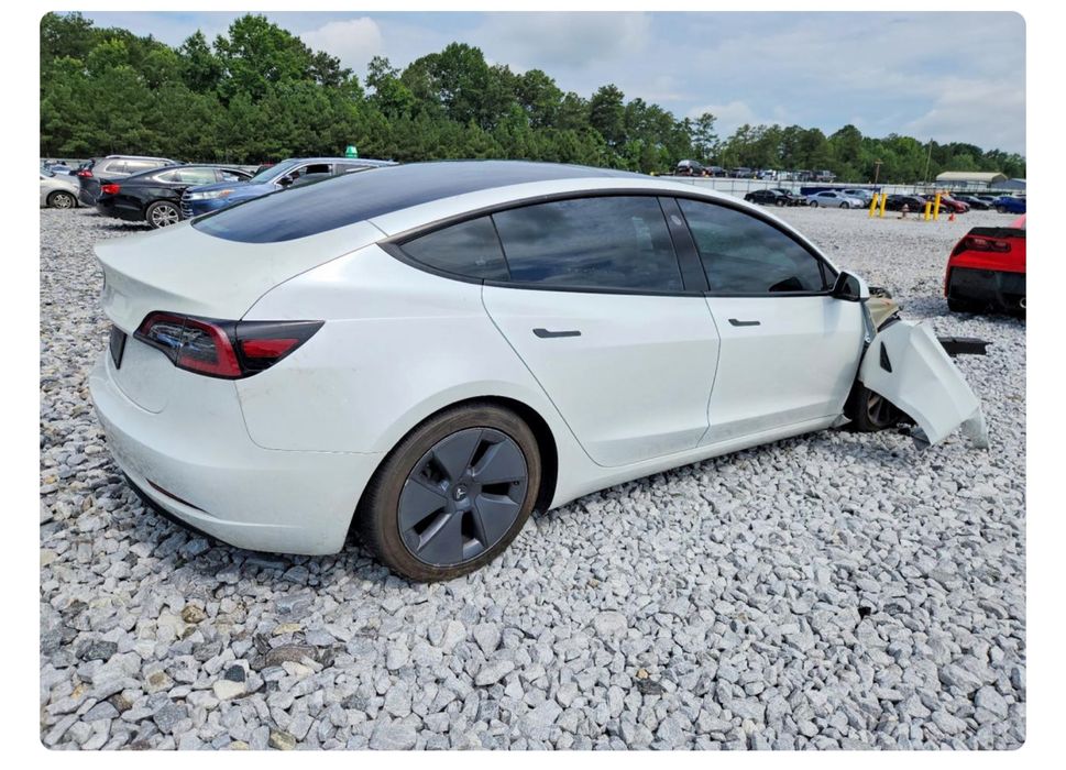 Tesla Model 3 / 2023