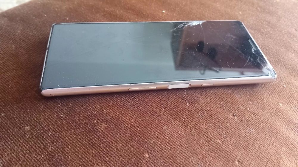 Sprzedam Sony Xperia 10. Telefon na czesci.