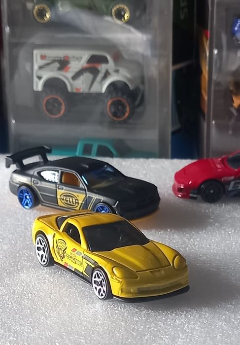 12 Corvette z06 Hot Wheels