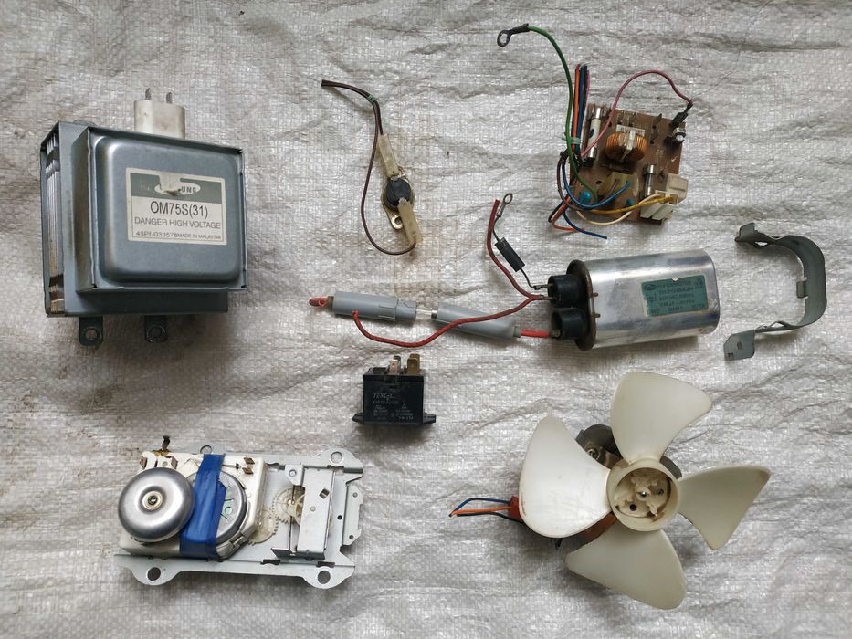 Запчасти для микроволновки Samsung.