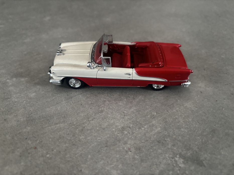 Model New Ray skala 1/43 Oldsmobile Super 88 1955