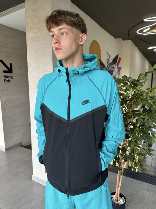 Оригінальна вітровка Nike Tech Woven Jacket  HM7151 в різних кольорах