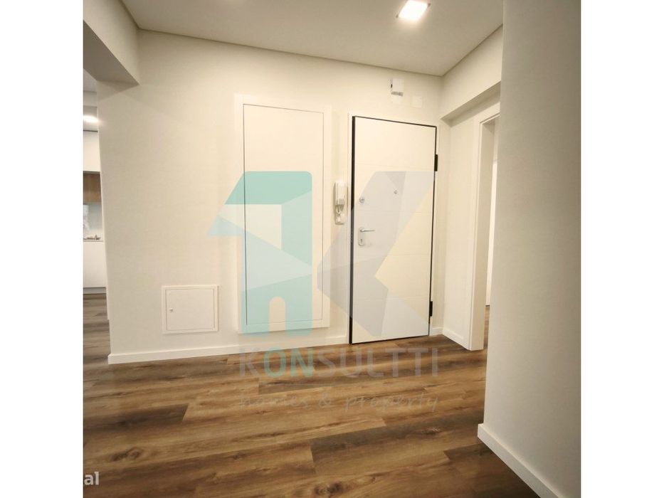 Apartamento T3 com varanda totalmente renovado e vista para o Monsa...