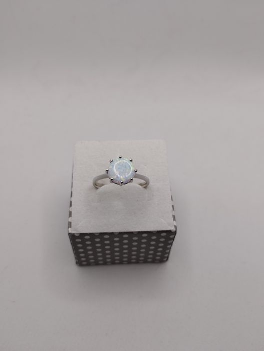 Srebrny pierścionek z kamieniem opalizującym, próba 925, rozmiar 19