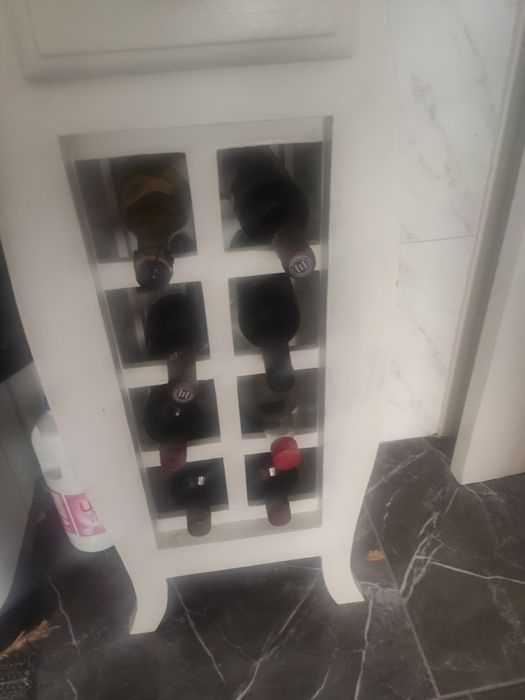 Móvel de cozinha com gaveta e garrafeira