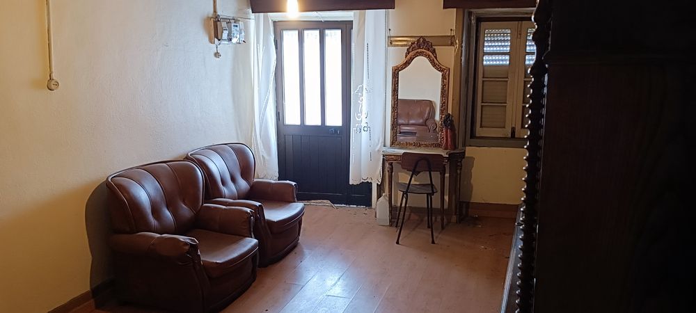 Moradia R/C e 1° andar com garagem  e terreno