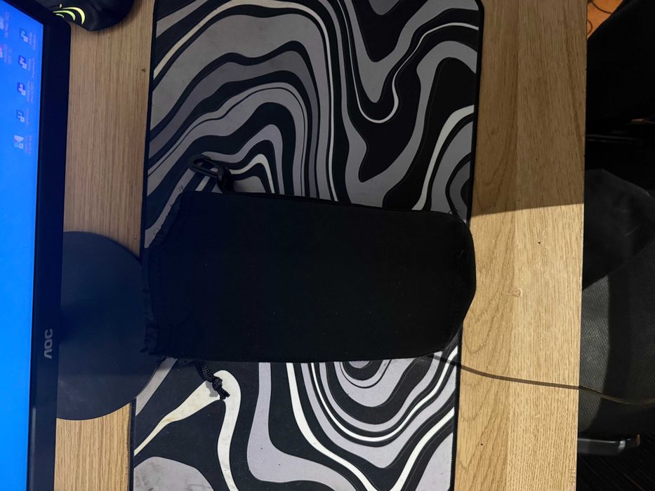 Vendo CANON 2000D + EF 75-300MM + EFS 18-55MM + EXTRAS