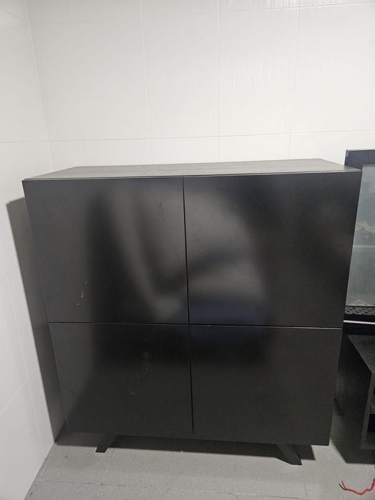 Armario de sala preto