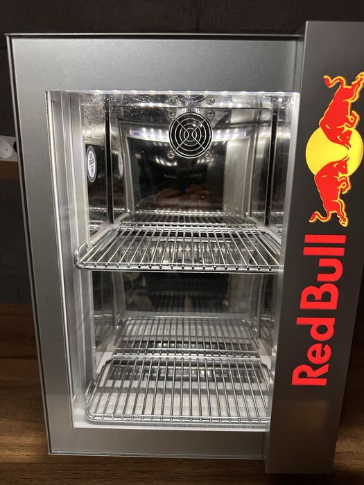 Lodówka Red Bul znana wszystkim, w stanie bardzo dobrym