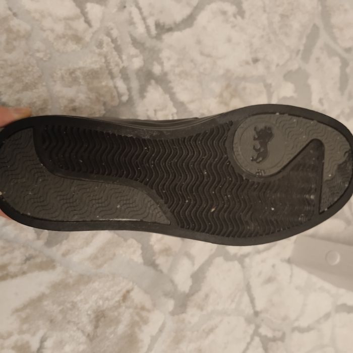 продам легитние кросовки Lonsdale
