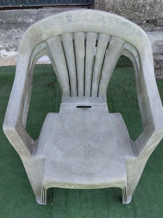 Três cadeiras jardim