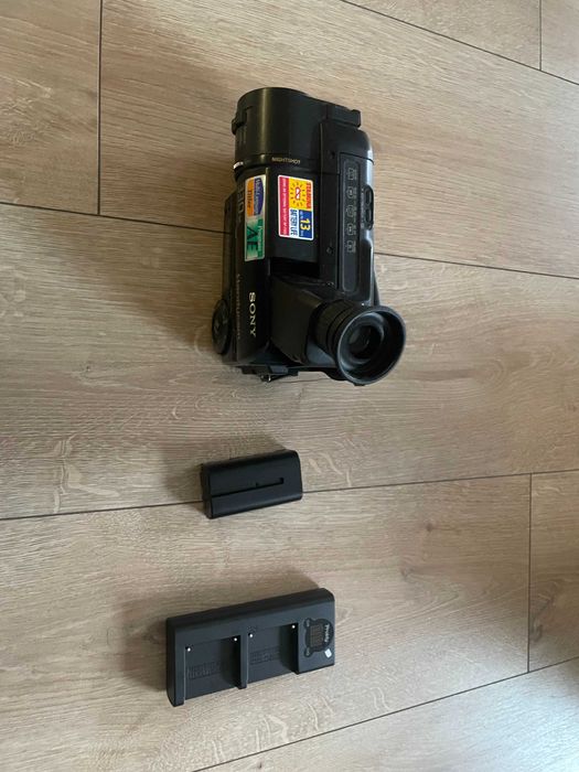 Kamera Sony Handyca + akumulator + podwójna ładowarka