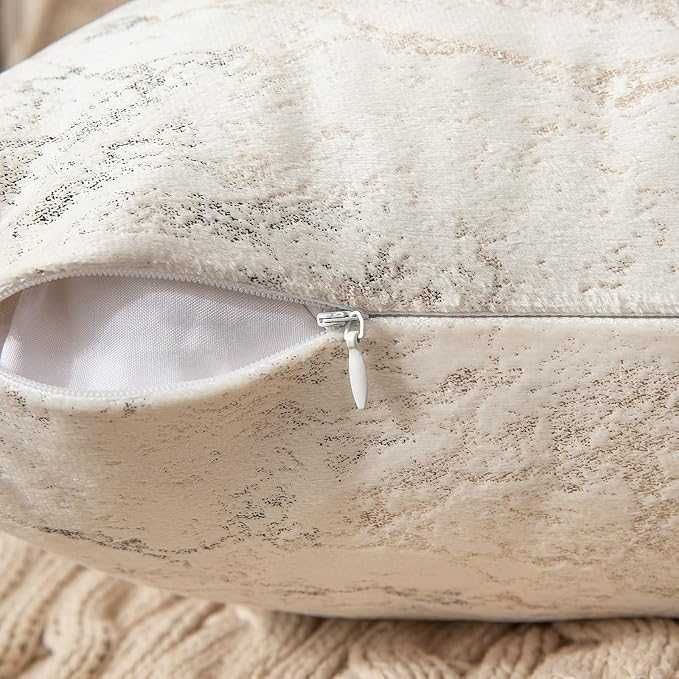 Poszewki welurowe 50×50 cm kremowe, marmurkowe – zestaw 2 szt.