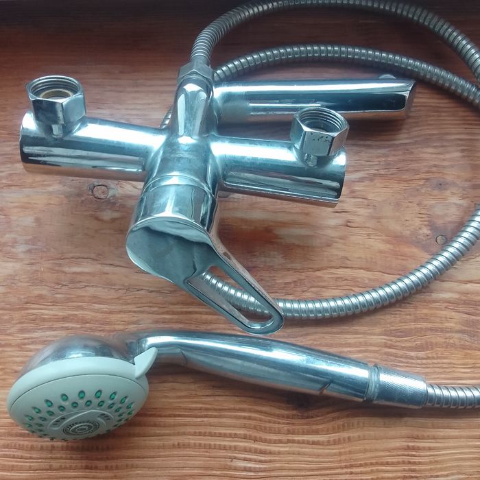 Кран сместитель для води. Четыре шт.