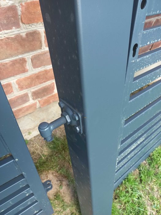 Brama skrzydłowa z furtką