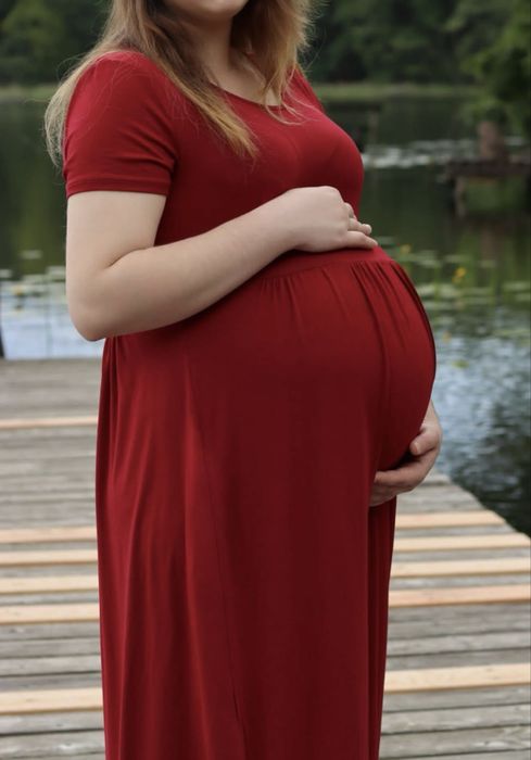 Sukienka dluga do sesji ciażowej