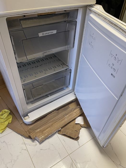 Холодильник Ariston