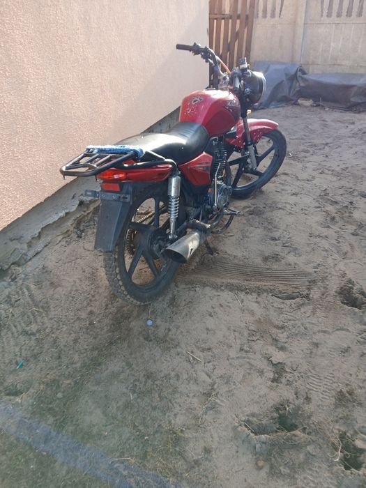 Мотоцикл Racer triumph 150 bike sport на повному ходу присутній торг