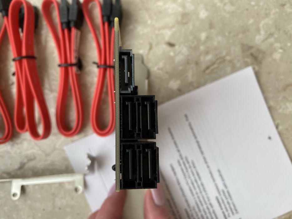 Delock 5 port SATA PCI Express x4 Card - Low Profile Form Factor