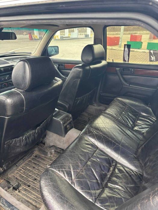 Продам БМВ е32 легенда