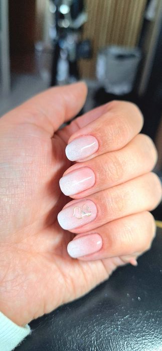 Manicure hybrydowy mobilnie