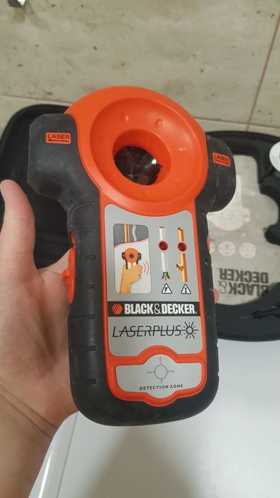 Лазерний рівень та детектор прихованої проводки Black & Decker
