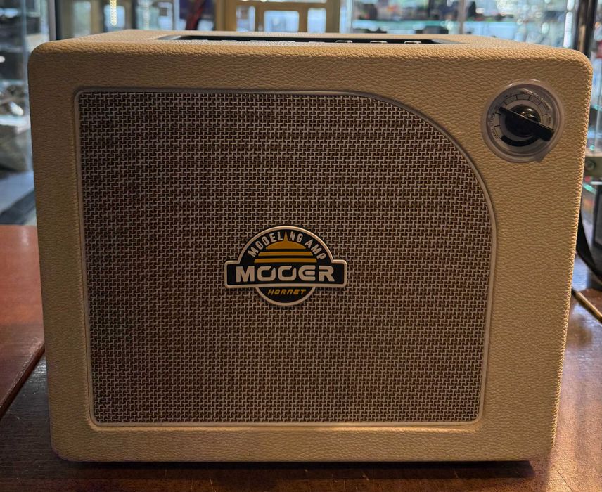 Kombo gitarowe wzmacniacz Mooer DH06 Hornet White 30W