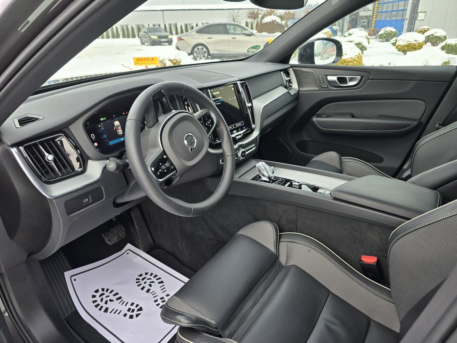 Volvo XC 60 B4 2024r AWD R-DESIGN DARK PLUS panorama asystent Z DE