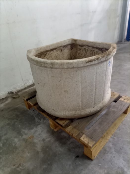 Vaso de canto em cimento/pedra