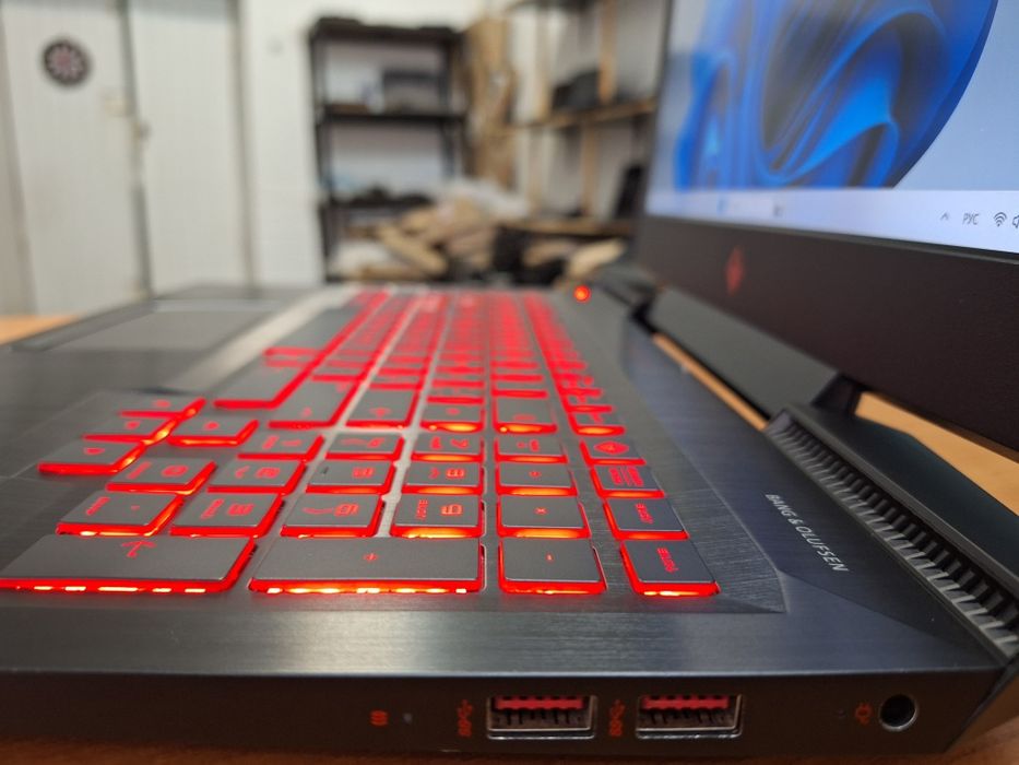 HP OMEN 15-ce033ng i7-7700HQ GTX 1050 Ti 4Gb DDR4 16Gb SSD 512Gb