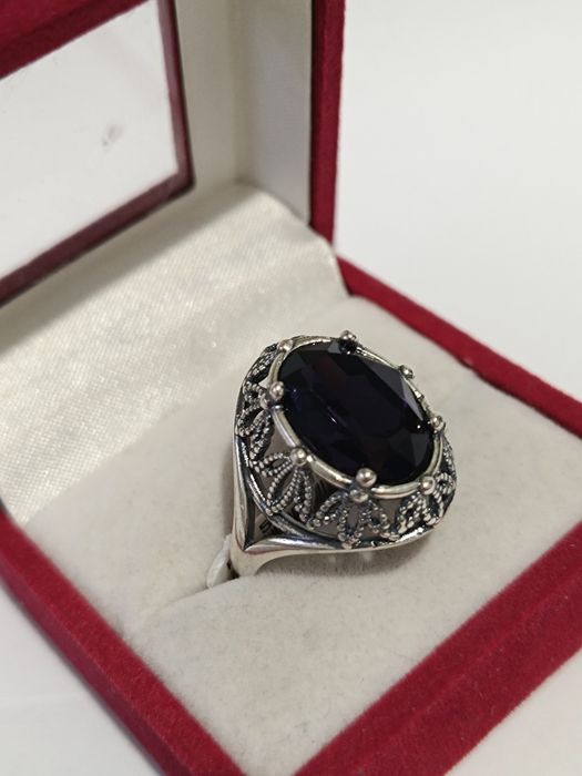 Srebrny pierścionek w stylu vintage z fioletowym oczkiem roz.23, 925