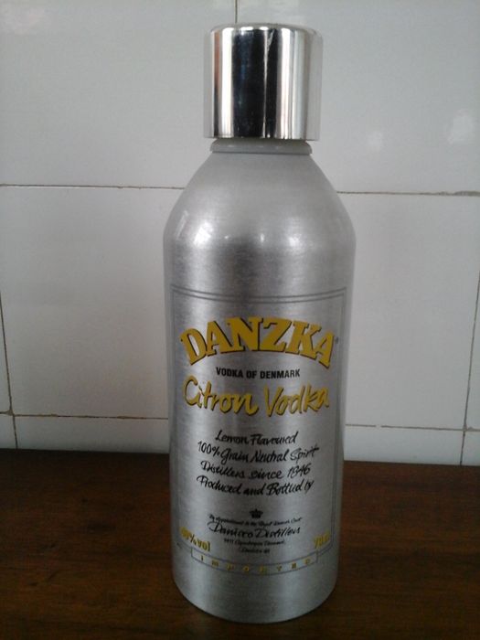 Garrafa de Vodka Citron DANZKA em alumínio, vazia