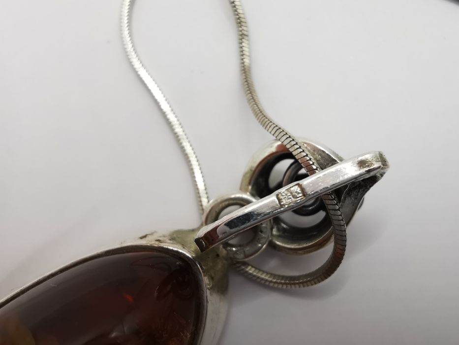 Bursztynowy wisiorek z łańcuszkiem srebro 925