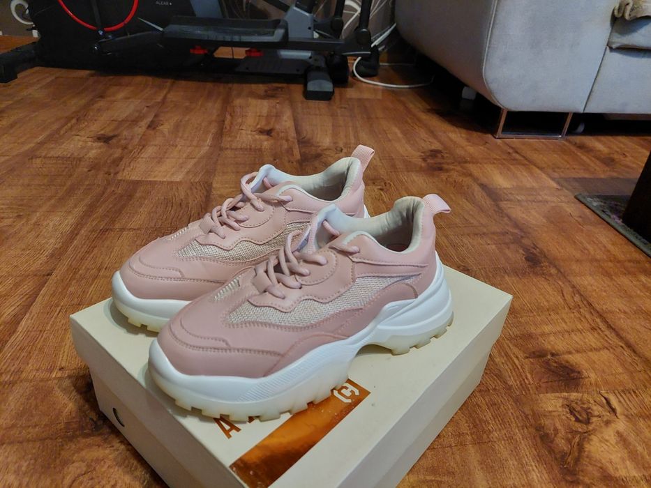 Buty sneakersy damskie Cropp