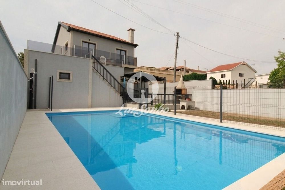 Moradia individual com piscina Fafe