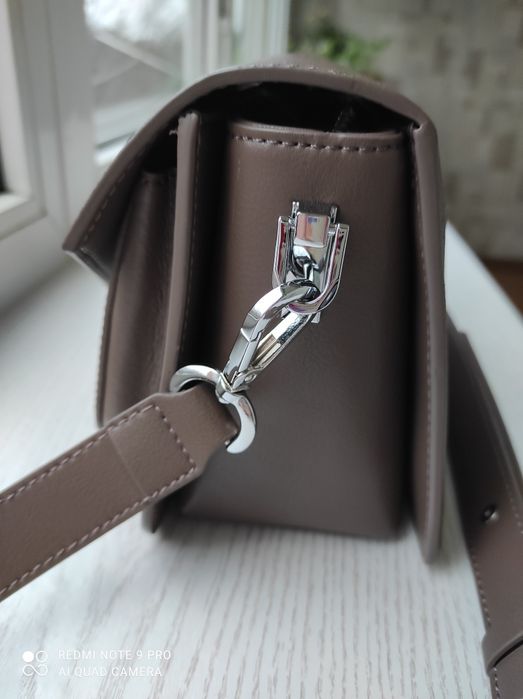 Женские сумки через плечо