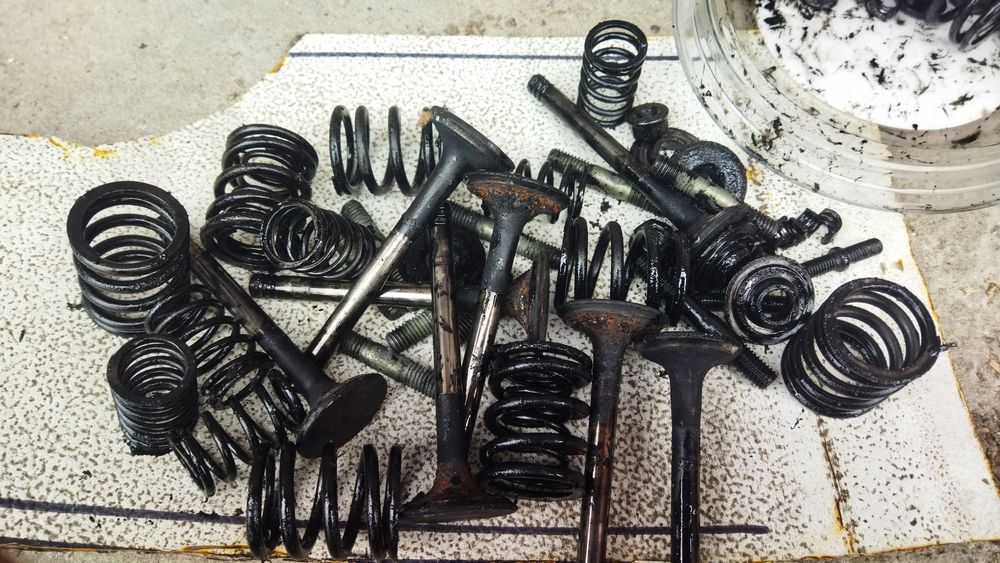 Продам сподкы-тарелочки, пружины клапанана Фольксваген джета голь Ауди