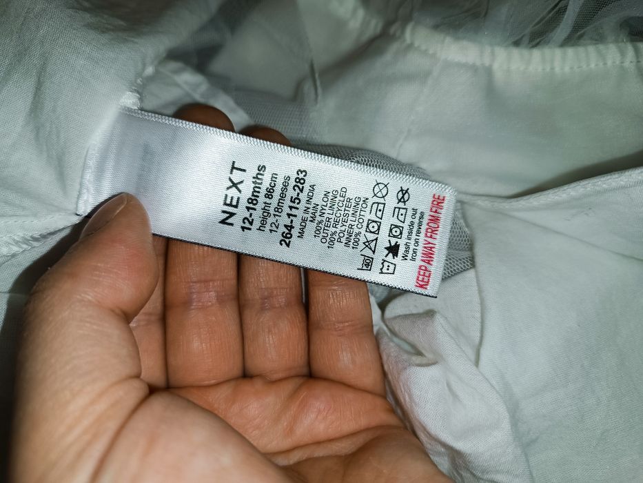 Sukienka dla dziewczynki w białym kolorze