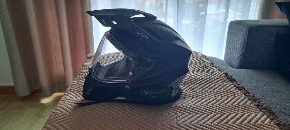 Capacete Airoh preto mate