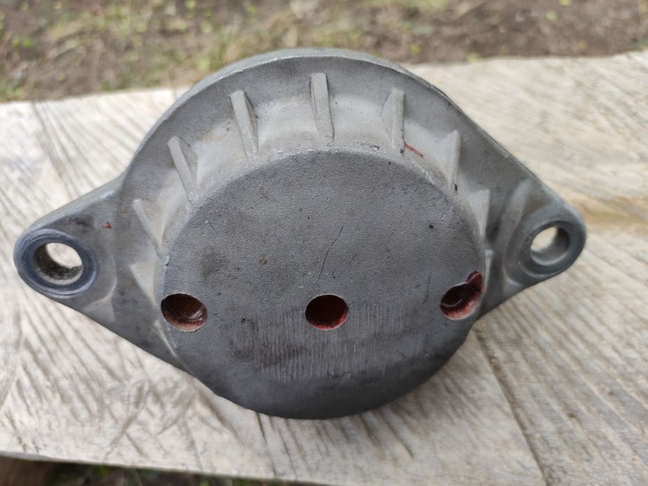 Продам полиуритановую подушку двигателя.