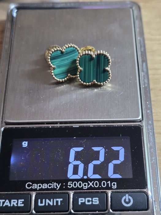 Золоті сережки Золоті сережки пусети Van Cleef & Arpels.