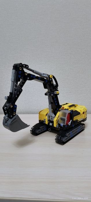 Конструктор LEGO Technic Надпотужний екскаватор (42121)