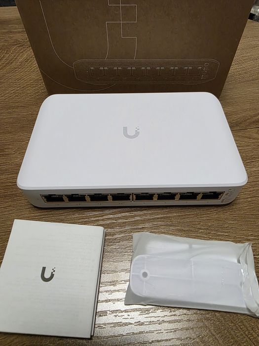 Switch zarządzalny Ubiquiti USW-LITE-8-POE 8x1Gb