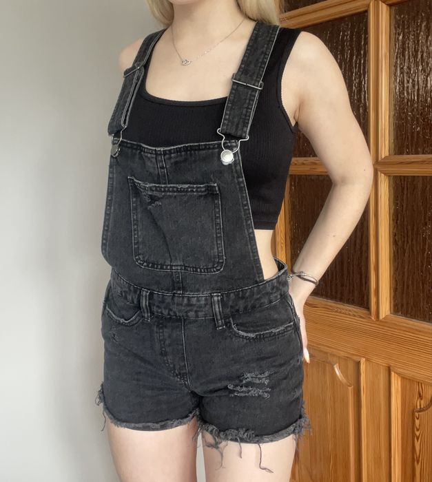 Czarne jeansowe ogrodniczki