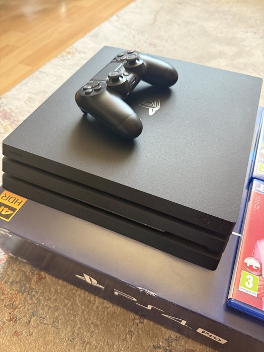 Konsola Playstation 4 Pro 1TB PS4 Pro FIFA 20 F1 2021 Stan idealny
