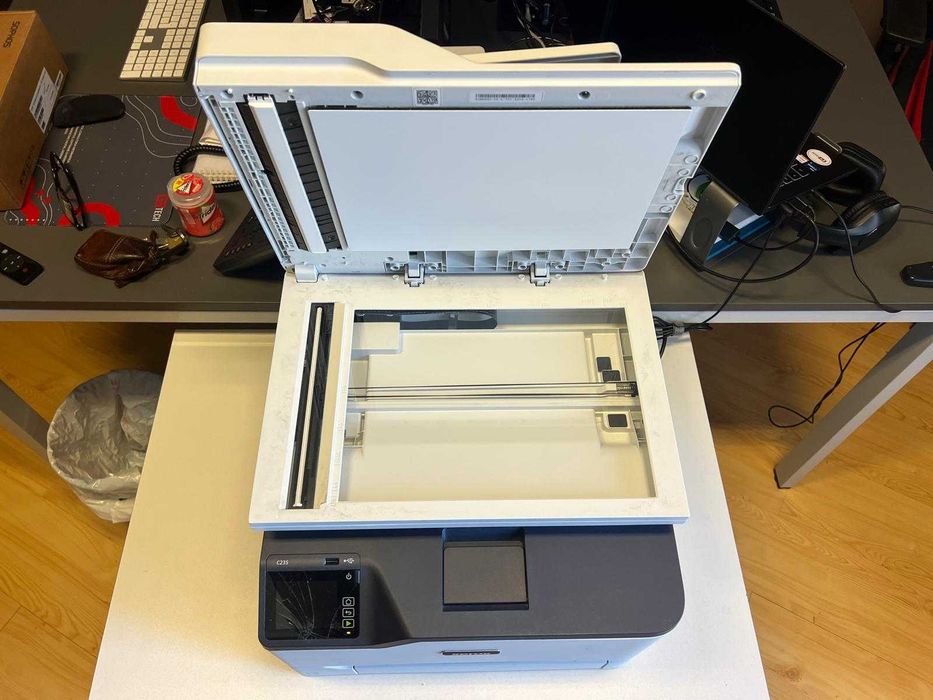 Impressora multifunção a cores Xerox C235