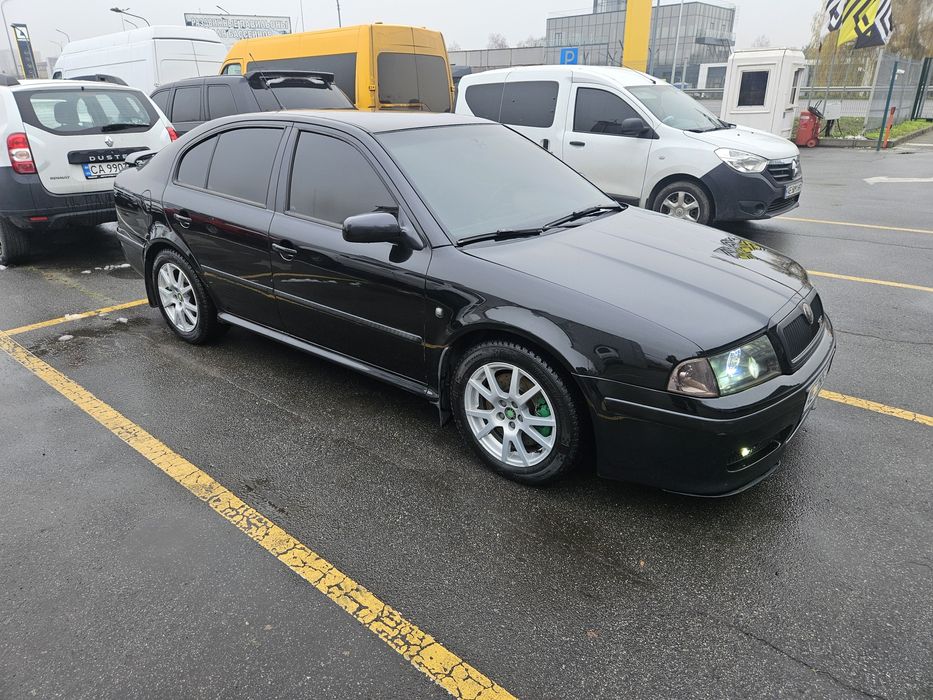 Продам шкоду тур 1.8 газ бензин