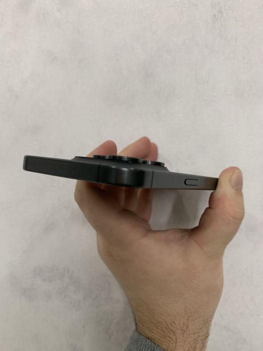 iPhone 15 Pro Max 256GB Black Titanium Neverlock